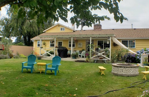 Puyallup House | PRIVATE and PEACEFUL living unit, with a view of Mt. Rainier. Close to downtown.