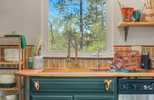 Oregon House House | Private Art House: Sauna + Hot Tub: Close to Lakes