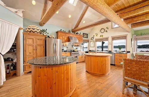 Allyn-Grapeview House | Private Beach Estate on Stretch Island w/Hot Tub! Pet Friendly!