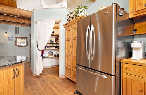 Allyn-Grapeview House | Private Beach Estate on Stretch Island w/Hot Tub! Pet Friendly!