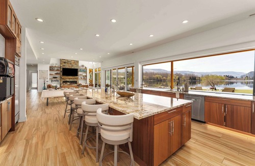 Ardenvoir House | Private beach with panoramic lake views