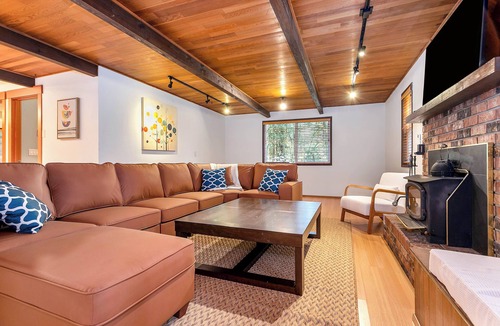 Maple Falls Cabin | Private Cedar Hot Tub Haven at Mt. Baker’s Edge