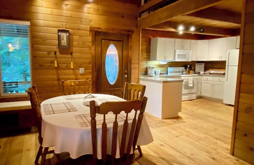 Enumclaw Cabin | Private Cozy Cabin Hike Mt Rainier, Sunrise