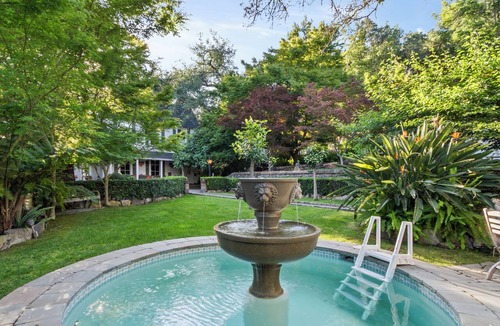 Sonoma House | Private Enclave within Walking Distance of Plaza 5 Bed/5 1/2 Baths Sleeps 10-12