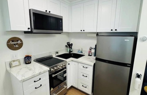 Simi Valley Apartment | Private Guest Suite w/Hot Tub, Fireplace & Yard