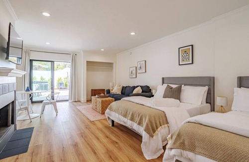 Valley Glen Condo | Private Guest unit Universal Studios hot tub fire pit