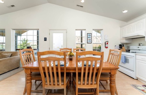 Manson House | Private Lakefront Retreat - Hot Tub - Dock - EV Charger - Near Lake Chelan