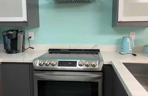 San Rafael Apartment | Private Luxury Retreat Chef's Kitchen Spa Bath Near Napa, Sonoma & SF