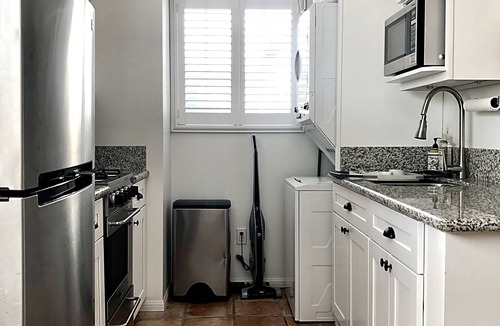 The Strand House | Private Manhattan Beach Guest House 5 blocks to the sand!