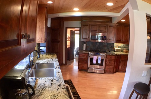 Elk Point House | Private neighborhood beach, gated community. 3 miles from casinos -8ppl