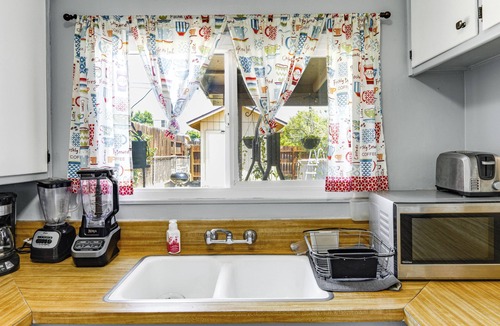 Bakersfield Apartment | Private Pool & Yard! Family Getaway in Bakersfield