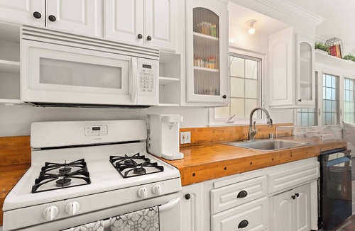 Marina Peninsula House | Private & Serene Beachfront 1BR in Marina Del Rey