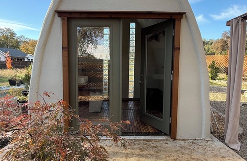 Murphys Cabin | Private Spa & Yurt with Sauna, Soaking Tub - Glamp & Walk to Main St