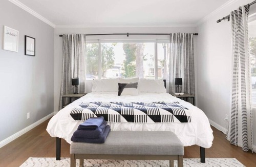 Sherman Oaks House | Private Studio Retreat Sherman Oaks Quiet Central