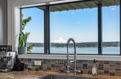 Burley House | Puget Sound Waterfront | Eagles, Orcas & Mt. Rainier Views