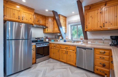 Oakhurst House | Quail Haven- A-frame cabin with hot tub, views, and more!