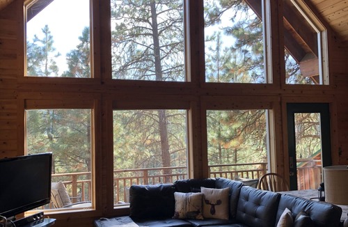 Cle Elum Cabin | Quiet 1 BR + loft cabin great for weekend getaways & stargazing. Pet Friendly!