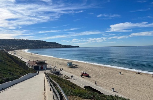 Park Mesa Heights Apartment | Quiet, Charming LA Back house — Minutes from SOFI, the Forum & the Beach