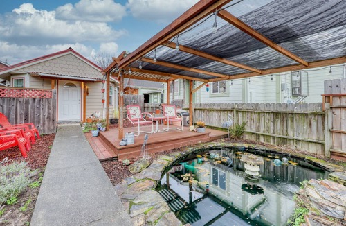 Fortuna House | Quiet, cozy cottage with a sunny deck and BBQ - Near the redwoods and beaches!