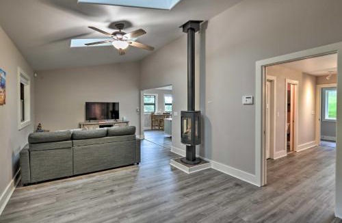Eureka House | Quiet & Cozy Eureka Home Near Sequoia Park & Zoo!