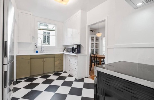 Forestland House | Quiet Montclair Hideaway