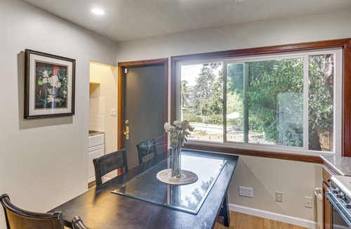 La Canada Flintridge Apartment | Quiet Patio! La Cañada Month-Long Studio