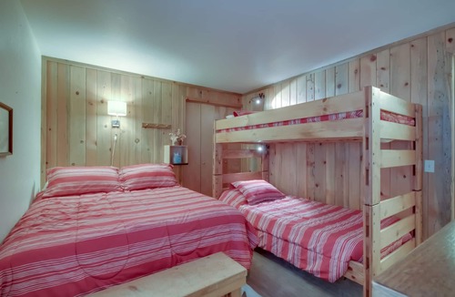 Black Butte Ranch House | Quiet retreat with washer/dryer, pool, & hot tub - dog-friendly