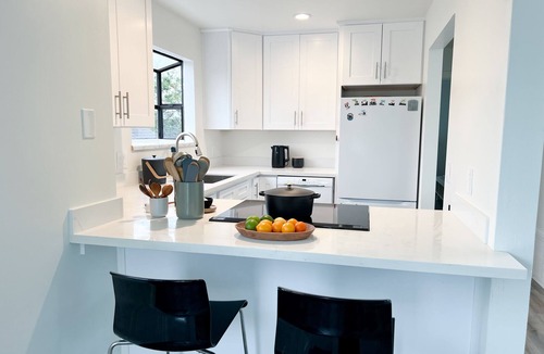 Baywood Park House | Quiet, spacious, light-filled home near the bay and nature trails