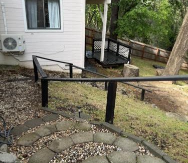 Placerville House | Quirky, peaceful, private studio with deck, 2 mins from downtown