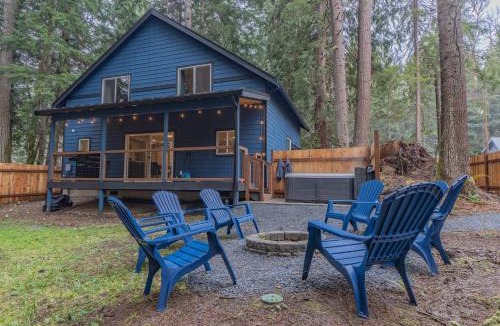 Ashford House | Rainier's Newest Luxury Chalet with Hot Tub-AC-WiFi