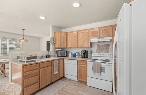 Sunny Valley House | Rancho Azalea, a tranquil ranch getaway!