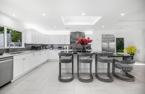 Tarzana House | Rancho Haven - Valley Hideaway Retreat with Private Yard