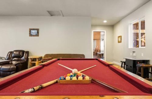 Summit Estates House | Rare Indoor Pool, Game Room & Courts, 5 Blocks to Snow Summit