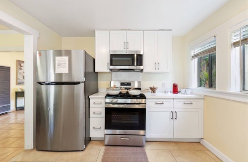 North Central House | Raymond Cozy bungalow near Old Town Pasadena 2bed