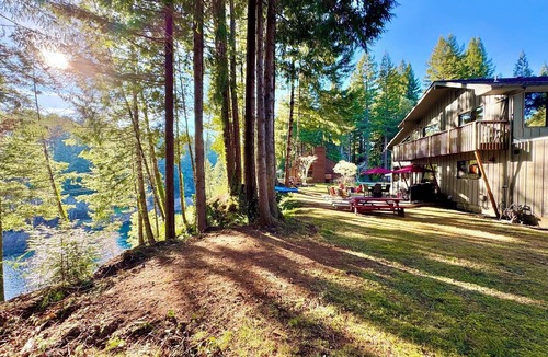 Hiouchi House | Redwoods ON The River. Luxury Retreat With Beach Access!