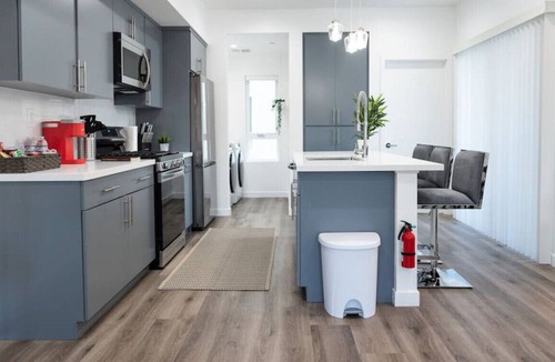 NoHo Arts District House | REFINED CONTEMPORARY 3-BEDROOM HOME RECENTLY BUILT IN 2021 (p52)