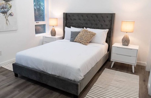 NoHo Arts District House | REFINED CONTEMPORARY 3-BEDROOM HOME RECENTLY BUILT IN 2021 (p52)