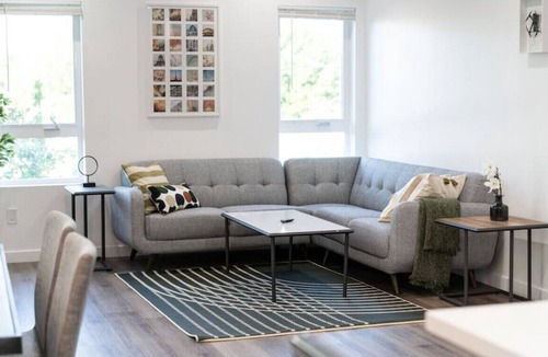 NoHo Arts District House | REFINED CONTEMPORARY 3-BEDROOM HOME RECENTLY BUILT IN 2021 (p52)