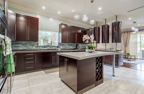 Valley Glen House | Regal 4 bed with hot tub close to Universal sleeps 15