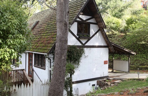 Almonte House | Relax and connect with nature at this designer retreat in charming Mill Valley