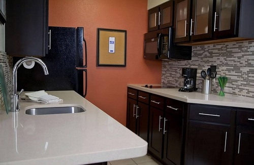 San Bruno Hotel | Relax and Unwind! 2 Spacious Units, Free Breakfast, Outdoor Pool, Pet-friendly!