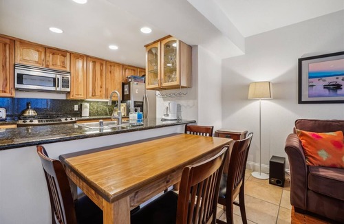 Lake Forest Condo | Relax & Recharge: Quiet 2BR Condo in the Heart of North Shore
