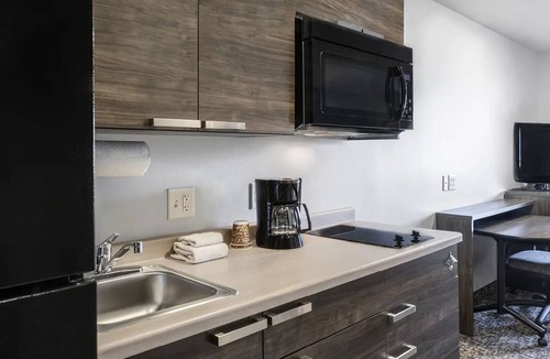 Redding Hotel | Relaxing 3-Room Home by I-5 with Easy Access to Turtle Bay