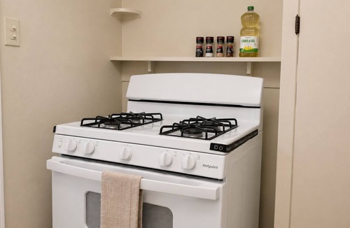 Coalinga House | Relaxing 3BR Home with King Bed & Free Laundry