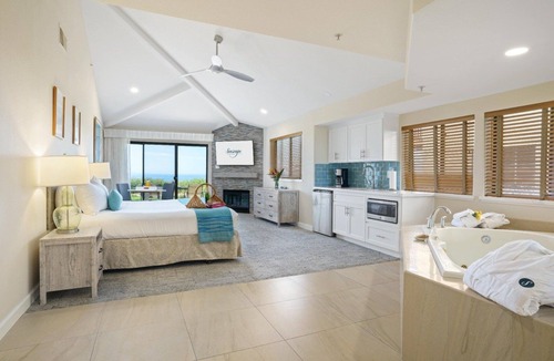 Rio del Mar Hotel | Relaxing Oceanview Studio w/Private Balcony, Pool Access, Steps from the Beach