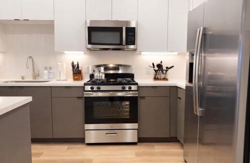 Lyon Street Apartment | Relaxing Pacific Escape Near Disneyland, Pool & GYM