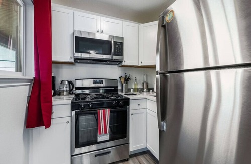 Hilltop Apartment | Remodeled Studio in Heart of DT Tacoma - 5