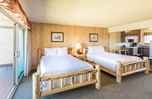 South Lake Tahoe Resort | Resort Retreat with a Private Beach: Lodge Rooms, Balcony Lakeview, Fireplace