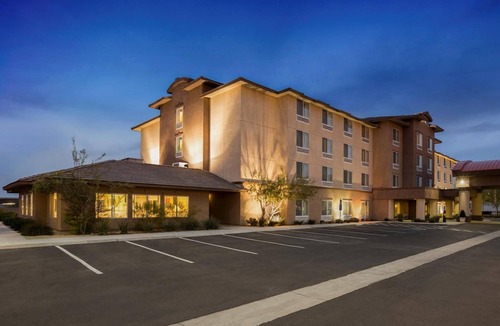Barstow Hotel | Restful Room with Plush Beds and Free Hot Breakfast for a Relaxing Stay