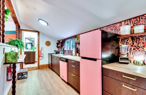 Rhododendron Cabin | Retro Rhododendron Retreat! Mt Hood Cabin